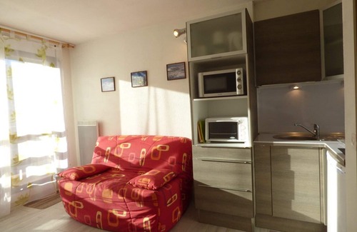 Arette Apartment | Cozy Studio for 4 near Pistes, Ski Locker, Free Parking, Balcony