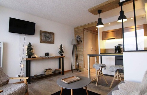 Viel-Alpe Apartment | Cozy Studio for 4 with Ski Access, Private Balcony, and Parking in L'Alpe d'Huez