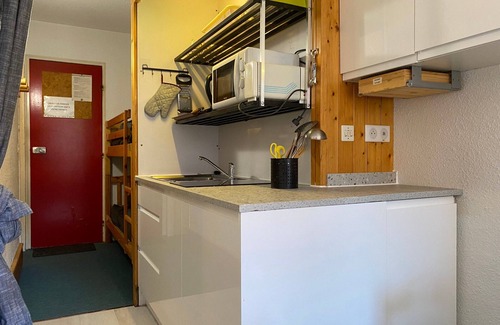 Arc-1800 Apartment | Cozy Studio for 3 · Near Slopes · Balcony · Free WIFI
