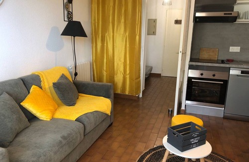 Le Port Apartment | Cozy Studio with Balcony, Pets Allowed, 4 Pers.