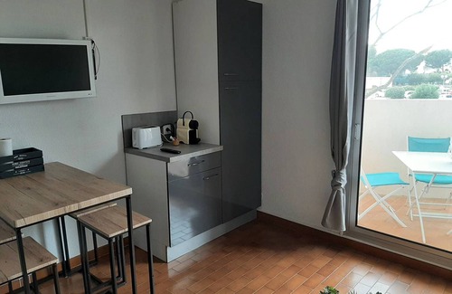 Le Port Apartment | Cozy Studio with Balcony, Pets Allowed, 4 Pers.