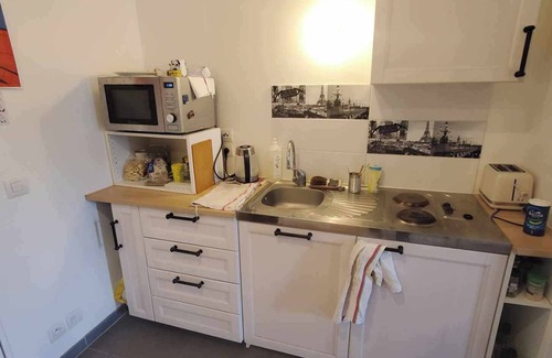 Issy-les-Moulineaux Apartment | Cozy Studio à 2 pas de Paris via le Métro ou la Gare