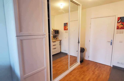 Issy-les-Moulineaux Apartment | Cozy Studio à 2 pas de Paris via le Métro ou la Gare