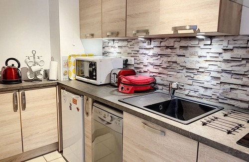 Saint-Pair-sur-Mer Apartment | Cozy Studio 100m from Beach with Free Wifi, Near Shops in Saint-Pair-sur-Mer