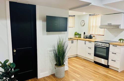Twining Apartment | Cozy studio in awesome Washington with WiFi access