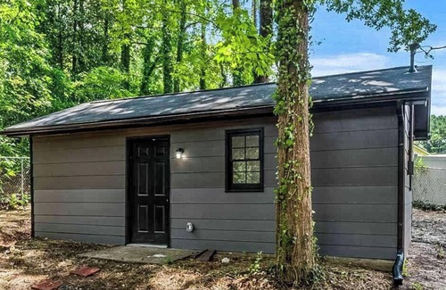 Church Street Apartment | Cozy studio in awesome Atlanta with WiFi, AC