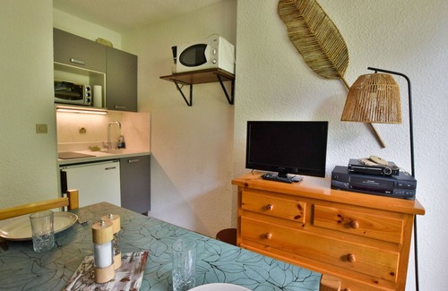 Bernex Apartment | Cozy studio in Bernex with terrace and parking