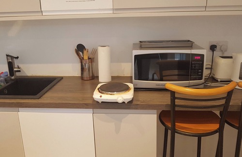 Goodmayes Apartment | Cozy Studio in Dagenham, London