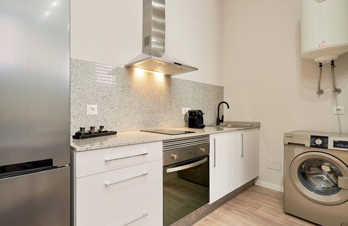 El Ejido Apartment | Cozy Studio in Historic Malaga Center - Ideal for Families & Groups