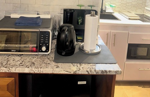 White Hill Apartment | Cozy studio in lovely Saint Thomas with fitness room, AC, WiFi, swimming pool
