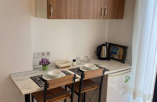 Marmaris City Center Apartment | Cozy studio in lovely Muğla with AC, WiFi