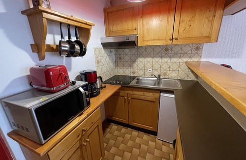 Laveissiere Apartment | Cozy studio in the heart of the resort, balcony, perfect for 4 people