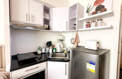 Poblacion District Apartment | Cozy Studio, Instaworthy, Central Location