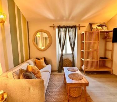 Old Town Apartment | Cozy studio Le Cèdre, Port de Saint Tropez