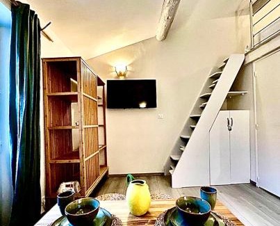 Old Town Apartment | Cozy studio Le Cèdre, Port de Saint Tropez