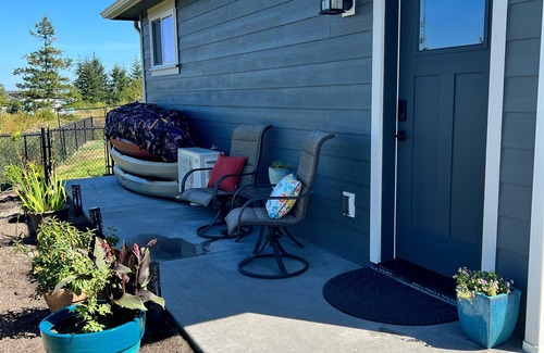 Sequim Apartment | Cozy studio located near Marina, hiking trails & downtown Sequim. Pet friendly.