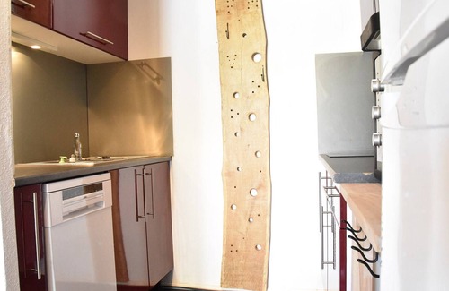 Les Ayguades Apartment | Cozy Studio Mezzanine with A/C, BBQ, Near Beach & Shops - Sleeps 4, Gruissan