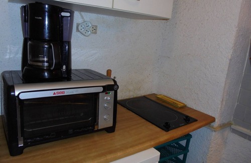 Argeles Plage Apartment | "Cozy Studio Near Beach with Free Parking, Balcony & WiFi"
