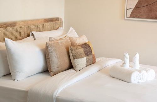 Downtown Dubai Apartment | Cozy Studio Near Burj Khalifa Sleeps 3
