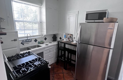 La Brea Apartment | Cozy studio near LACMA