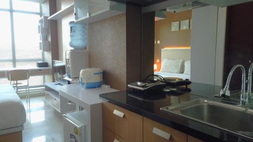 Hegarmanah Apartment | Cozy Studio near UNPAD at Taman Melati Apartment Jatinangor By Travelio