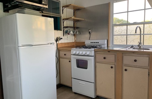 Estate Work and Rest House | Cozy Studio near restaurants, laundry, shopping center, and beach.