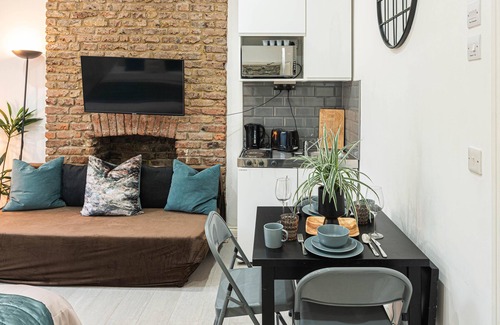 Fortune Green Apartment | Cozy Studio Next 2 Kilburn station