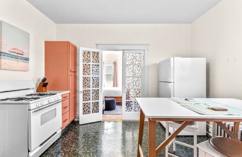 The Hill Apartment | Cozy Studio★Nurses/Profs★Great Neighborhood★W/D★Parking