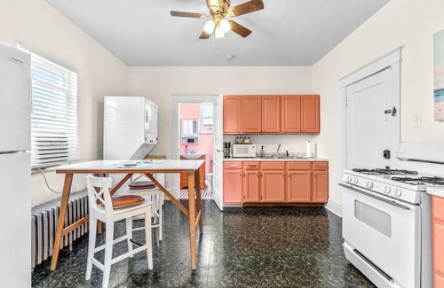 The Hill Apartment | Cozy Studio★Nurses/Profs★Great Neighborhood★W/D★Parking
