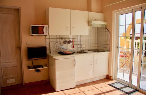 La Sabinita Apartment | Cozy studio on an idyllic finca with brine pool and barbecue