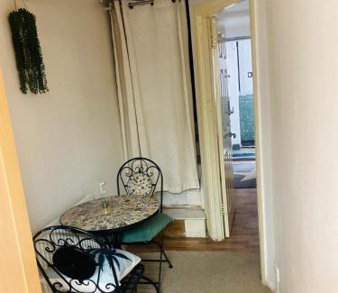 Parsons Green and Walham Apartment | Cozy studio opposite Chelsea stadium