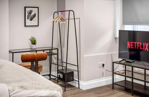 Clapton Apartment | Cozy Studio Perfect Blend of Style & Convenience