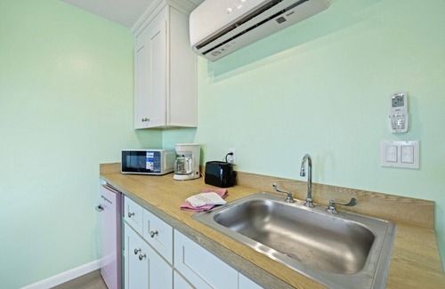 Cedar Key Apartment | Cozy Studio Retreat Above Cedar Key Island Bakery