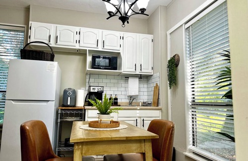 Gainesville Apartment | Cozy Studio Retreat in Central Gainesville – Minutes to UF & Shands