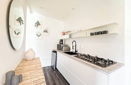 Ladera Heights Apartment | Cozy Studio Retreat with Pool – Steps from SoFi Stadium MK4-LAD
