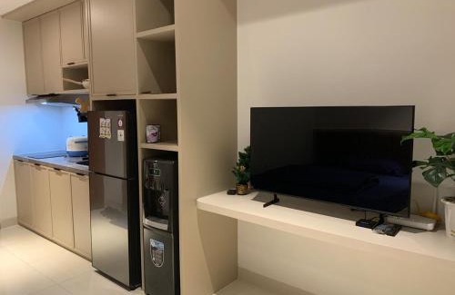 Serpong Apartment | Cozy Studio Roseville BSD City by alonelyroom
