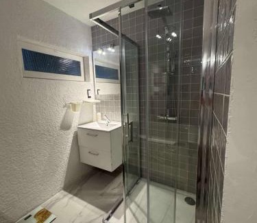 Hopitaux-Facultes Apartment | Cozy studio, secure residence