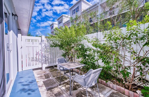 Seven Mile Beach Apartment | Cozy Studio Steps from the Beach