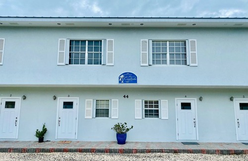 Seven Mile Beach Apartment | Cozy Studio Steps from the Beach