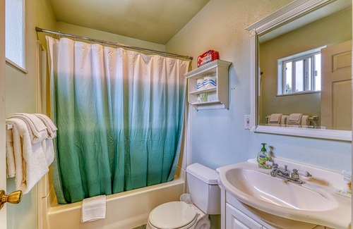 Covington Apartment | Cozy studio w/ a private entrance, free WiFi, Netflix, & furnished deck