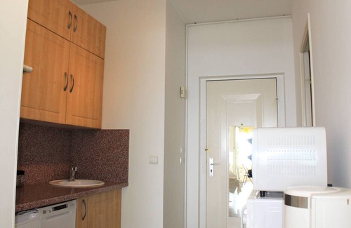 Villeneuve Loubet Beach Apartment | Cozy studio with air conditioning and sea view - 4 sleeps, Villeneuve-Loubet Beach