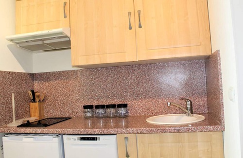 Villeneuve Loubet Beach Apartment | Cozy studio with air conditioning and sea view - 4 sleeps, Villeneuve-Loubet Beach