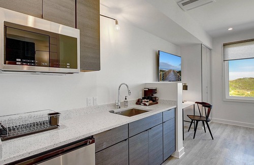Corpus Christi Apartment | Cozy Studio w/Kitchenette! Private Walkable Beach Access, On-site Pool