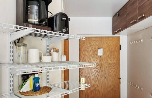 Historic District Apartment | Cozy Studio w/Shared Pool -3 Min to Ski Lift