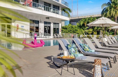 Hallandale Beach Apartment | Cozy Studio with Balcony- Near Beach