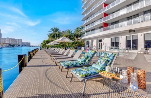 Hallandale Beach Apartment | Cozy Studio with Balcony- Near Beach