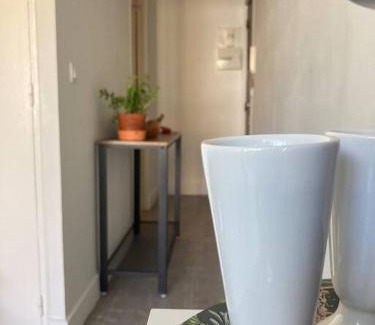 Sud Apartment | Cozy Studio with balcony and free parking