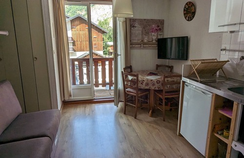 Valloire Apartment | Cozy Studio with Balcony for 3 - Close to Ski Lifts and Shops in Valloire