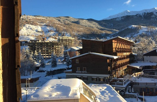 Saint-Chaffrey Apartment | Cozy Studio with Mountain Area · Ski-in/Ski-out · Private Ski Locker