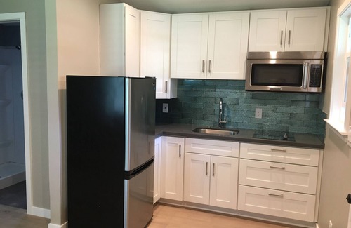 Roosevelt Apartment | Cozy studio with kitchen, WiFi, and laundry room in enjoyable Redwood City
